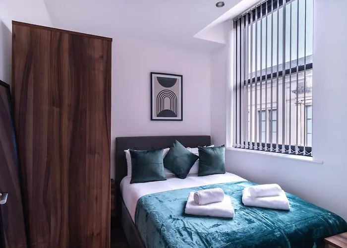 1 Bed Apartment In Central Liverpool W Balcony