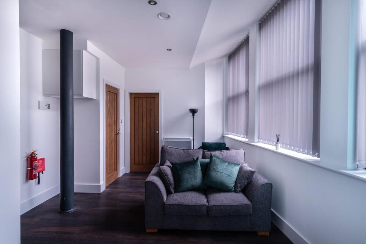 1 Bed In W Balcony * Liverpool